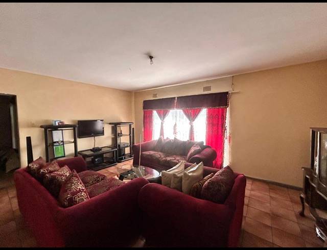 9 BEDROOM APARTMENT FOR SALE IN BENONI